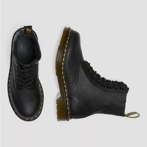 Dr Martens / Black Pascal Leather Size 8 39 lace up boots